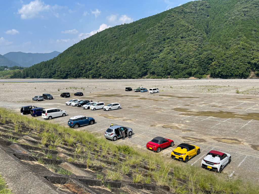 熊野川の河原駐車場