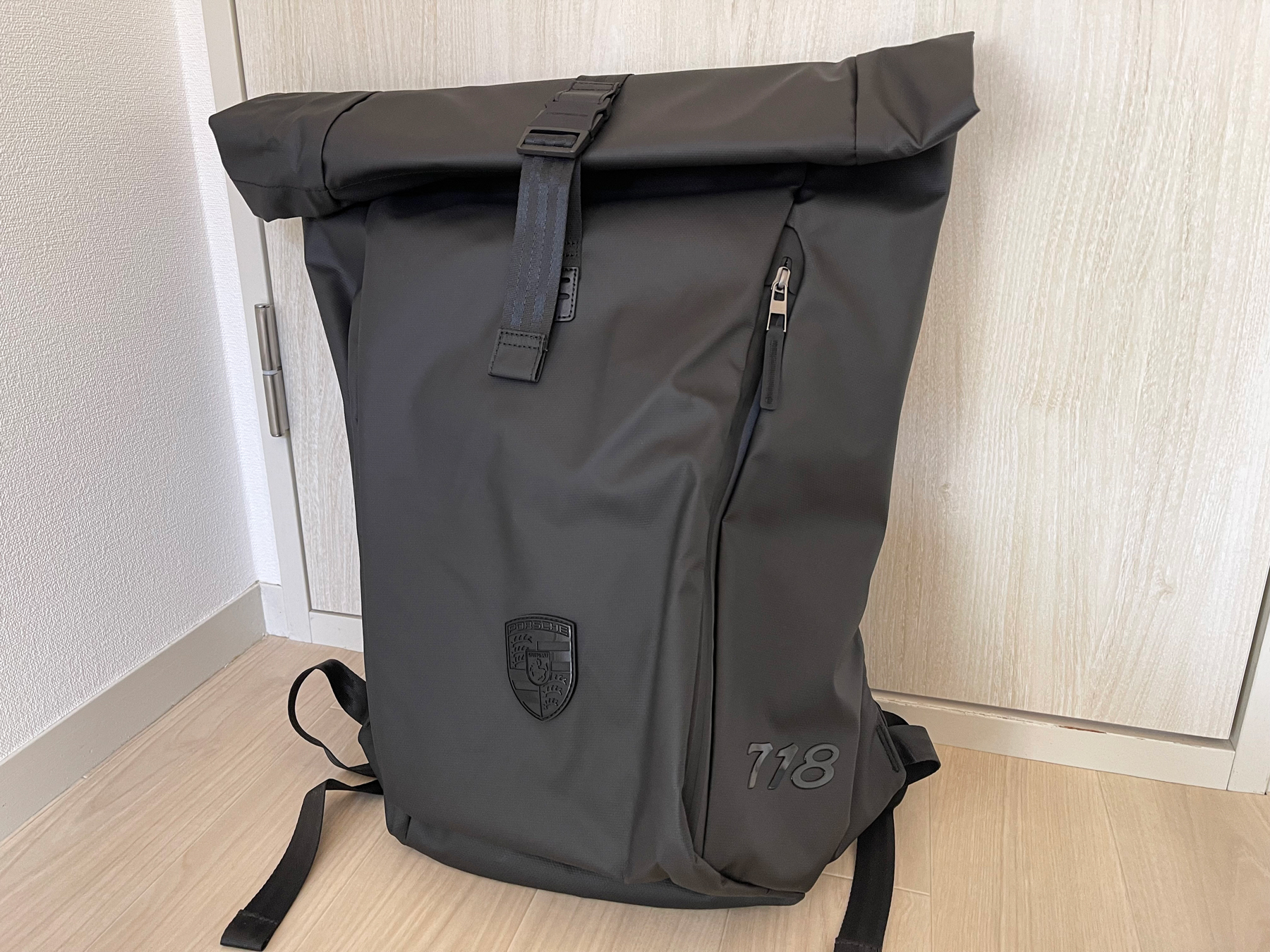 ポルシェ カラフルリュック 718 backpack | PORSCHE SHOP