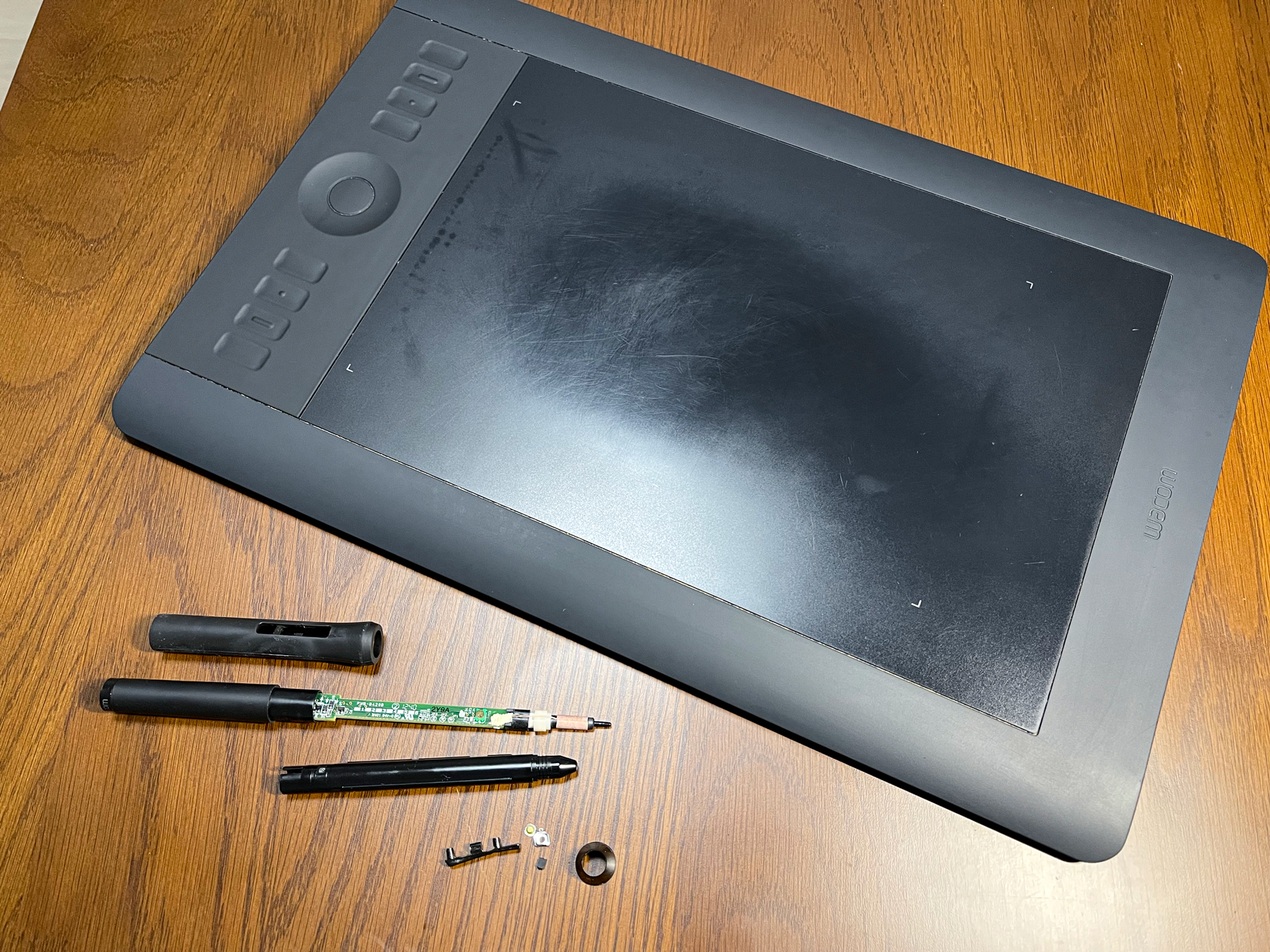 ペンタブレットが壊れたので買い替え：Wacom Intuos Proをプチ