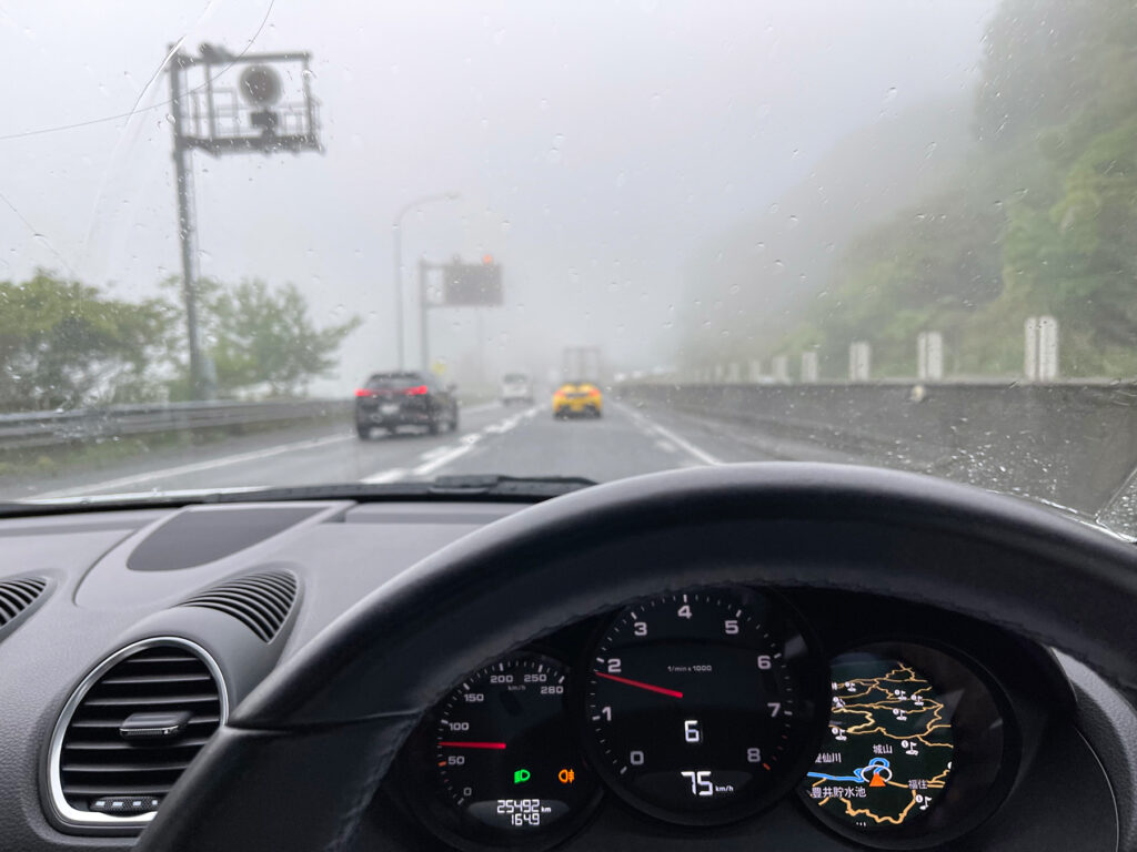 雨のΩループは結構怖いですね。