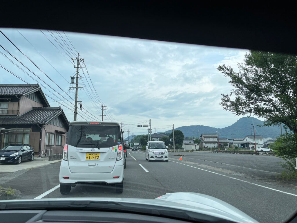 平日なので趣味車は少なく軽自動車やトラック多め