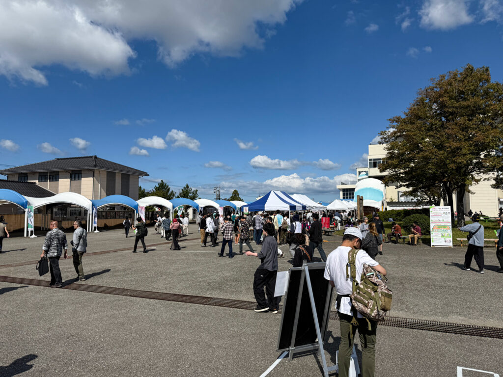 長い行列を経て金沢競馬場内に入場！