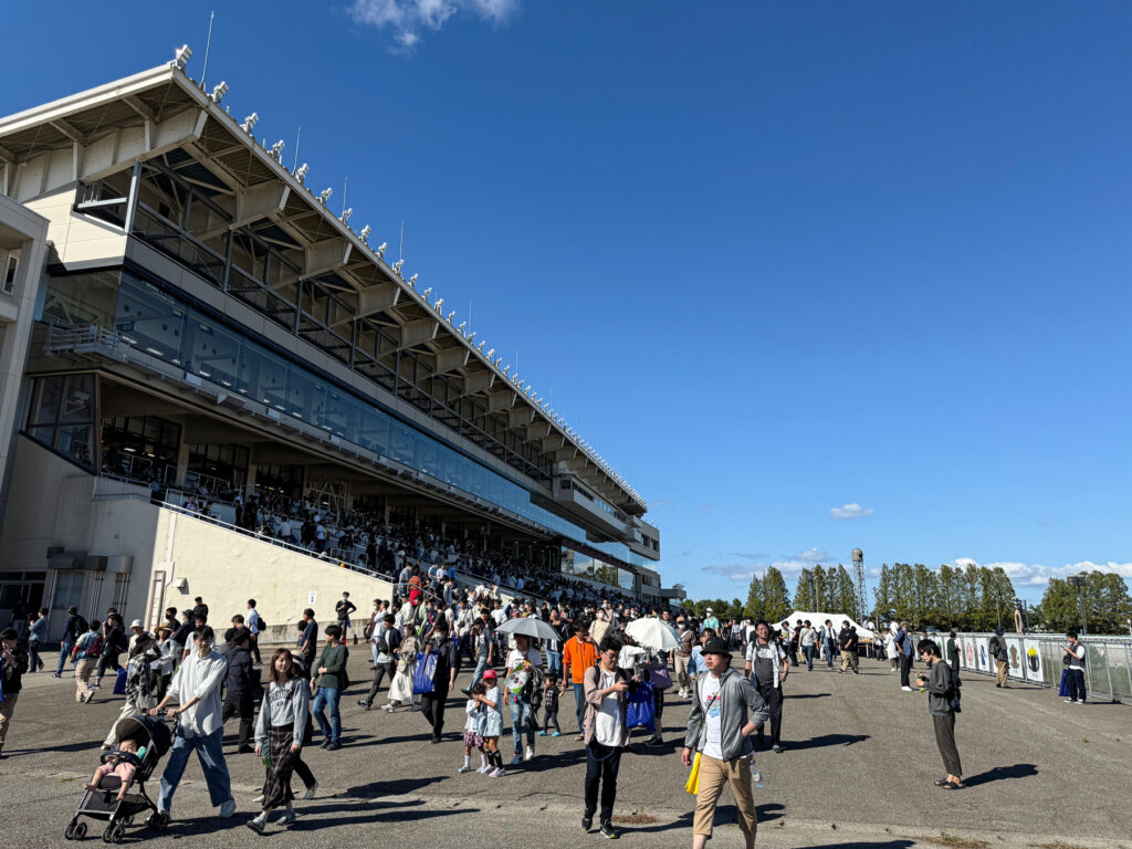 金沢競馬場 スタンド前