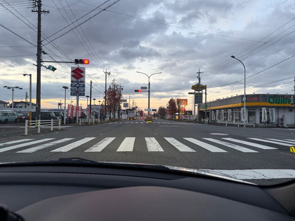 交通量の少ない早朝ドライブ