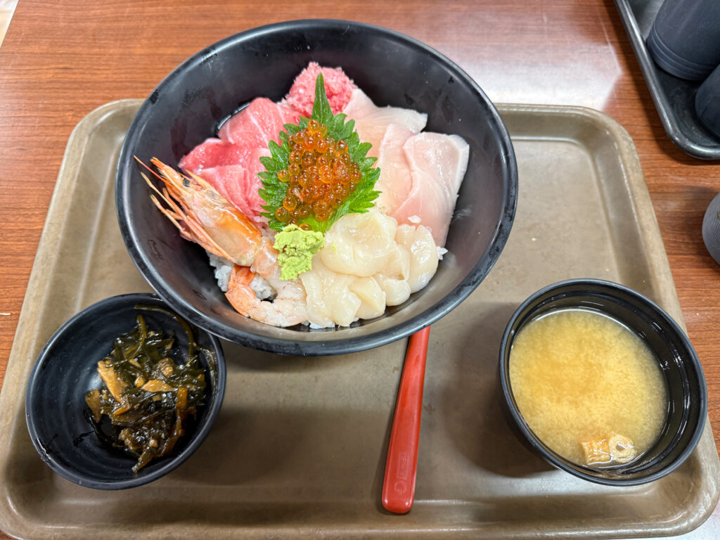 特上海鮮丼（2,000円）