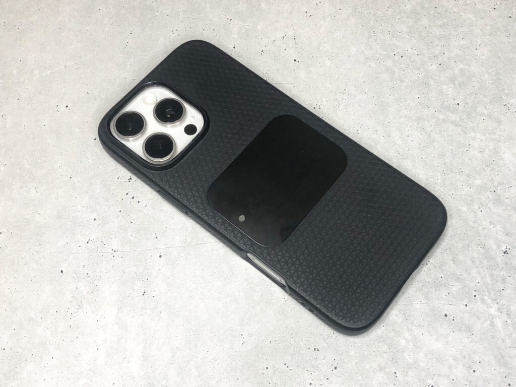 Spigen（シュピゲン）のシンプルなスマホケース。