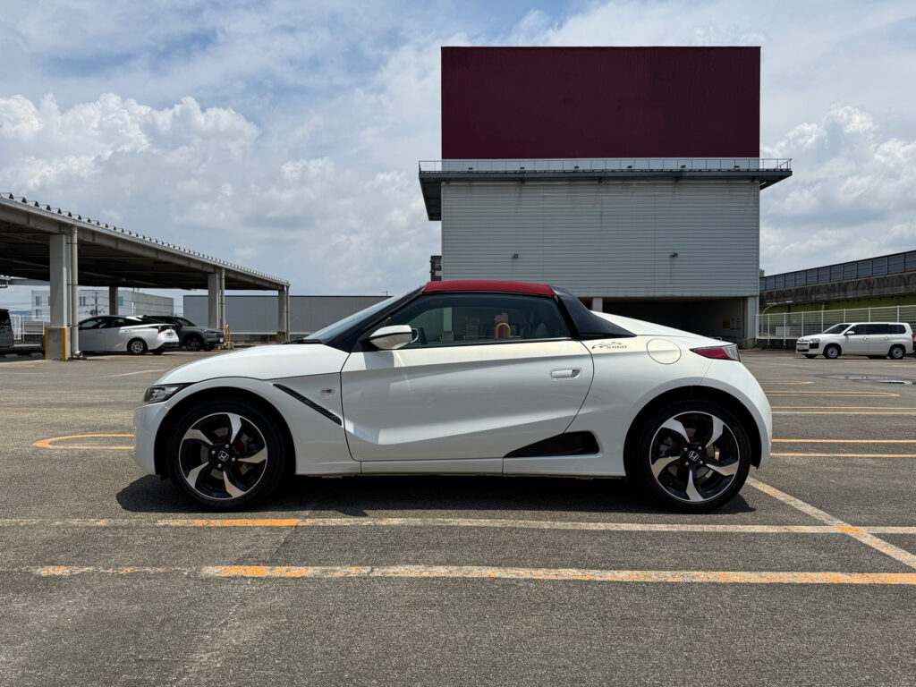 白い車体に赤い幌という組み合わせがお気に入り