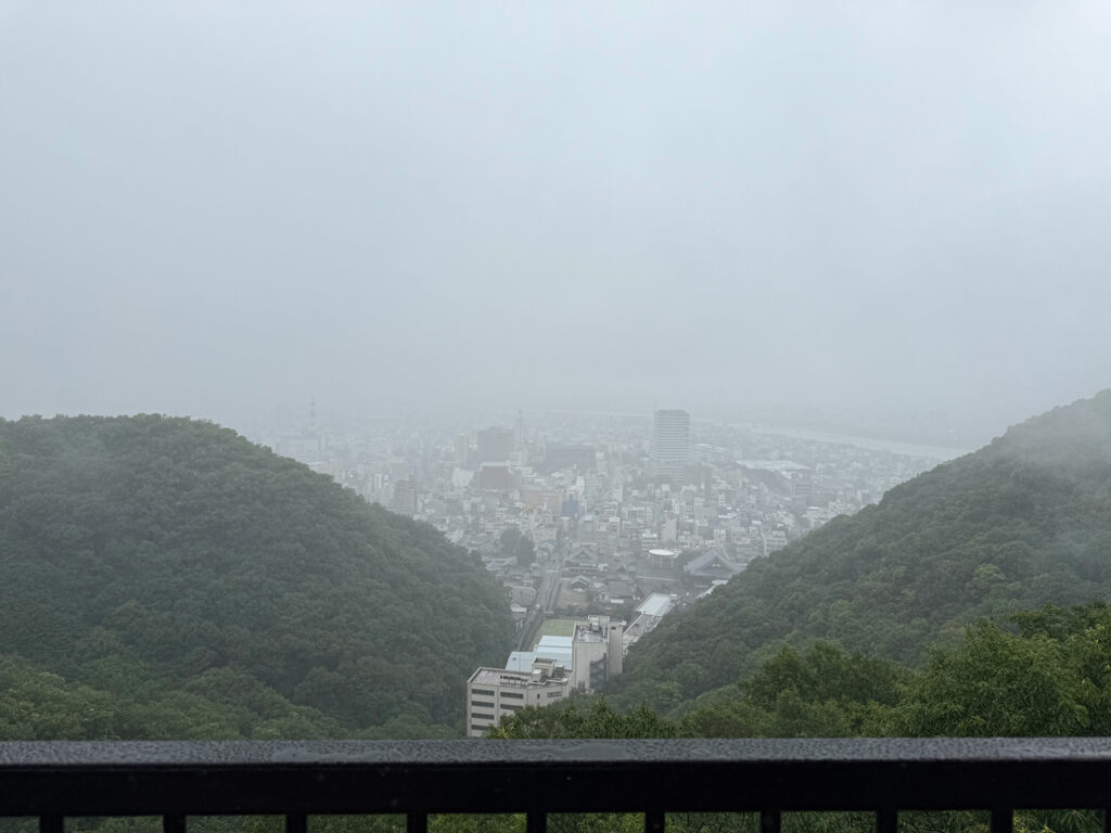 第二展望台から望む岐阜市街（霧）