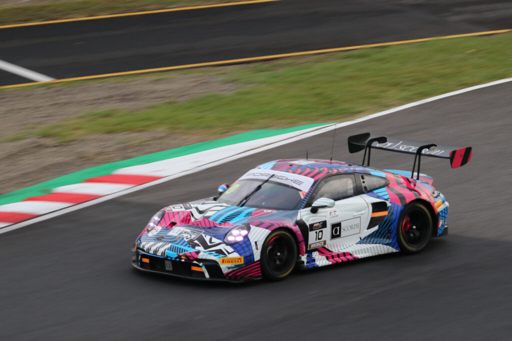 No.10 Absolute Racing/Porsche 911 GT3 R
