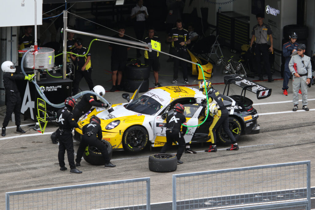 7号車 Absolute Racingはローレンス・ヴァントール選手からケビン・エストレ選手へ交代