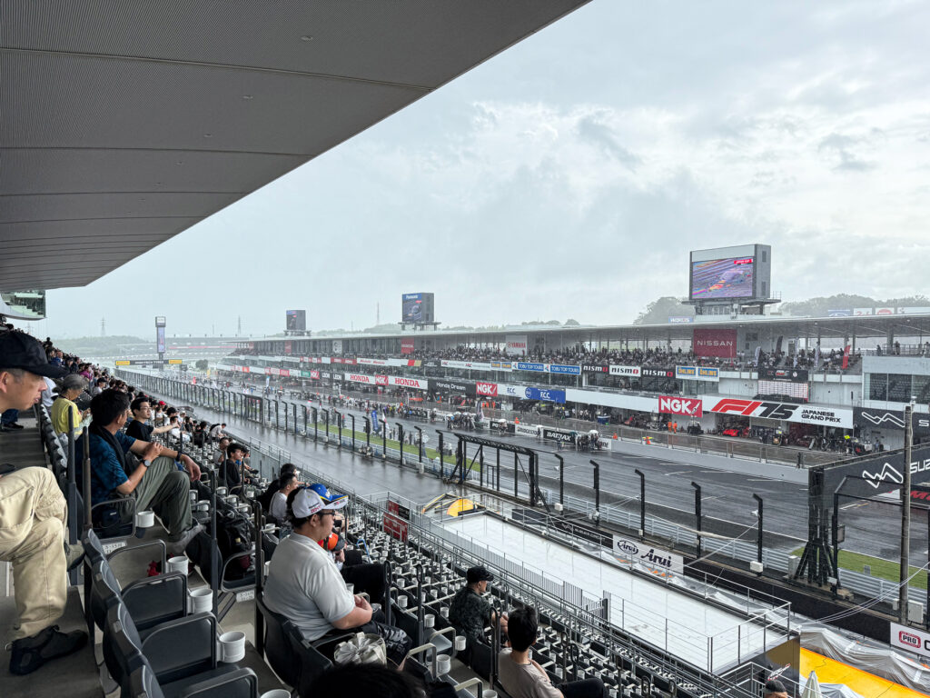 Japan Cup Race1が始まる直前に雨が降ってくる