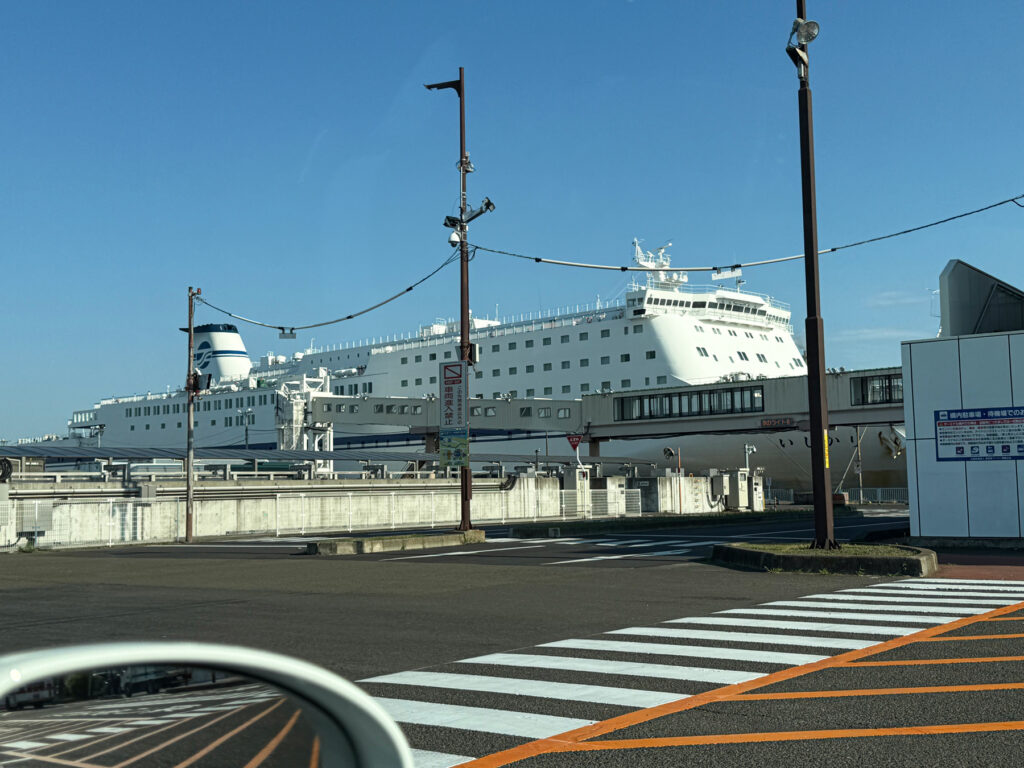 ここまで運んでくれた「いしかり」を後にします