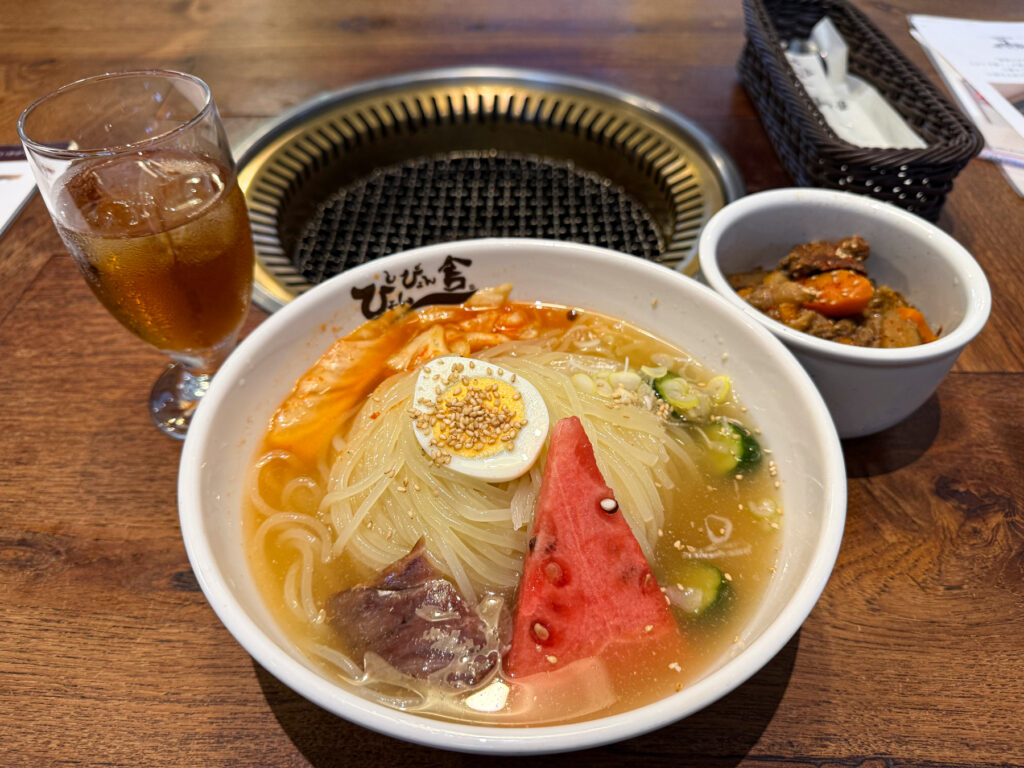 ぴょんぴょん舎の大冷麺ミニ煮込み丼S（特辛）