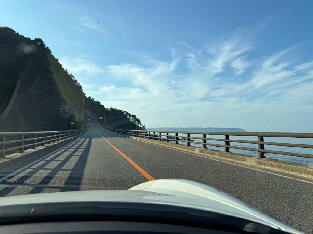 森の中だけなく海も望めるルートです。