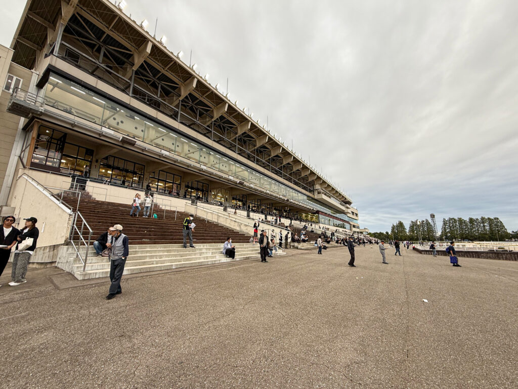 金沢競馬場の観覧スタンド
