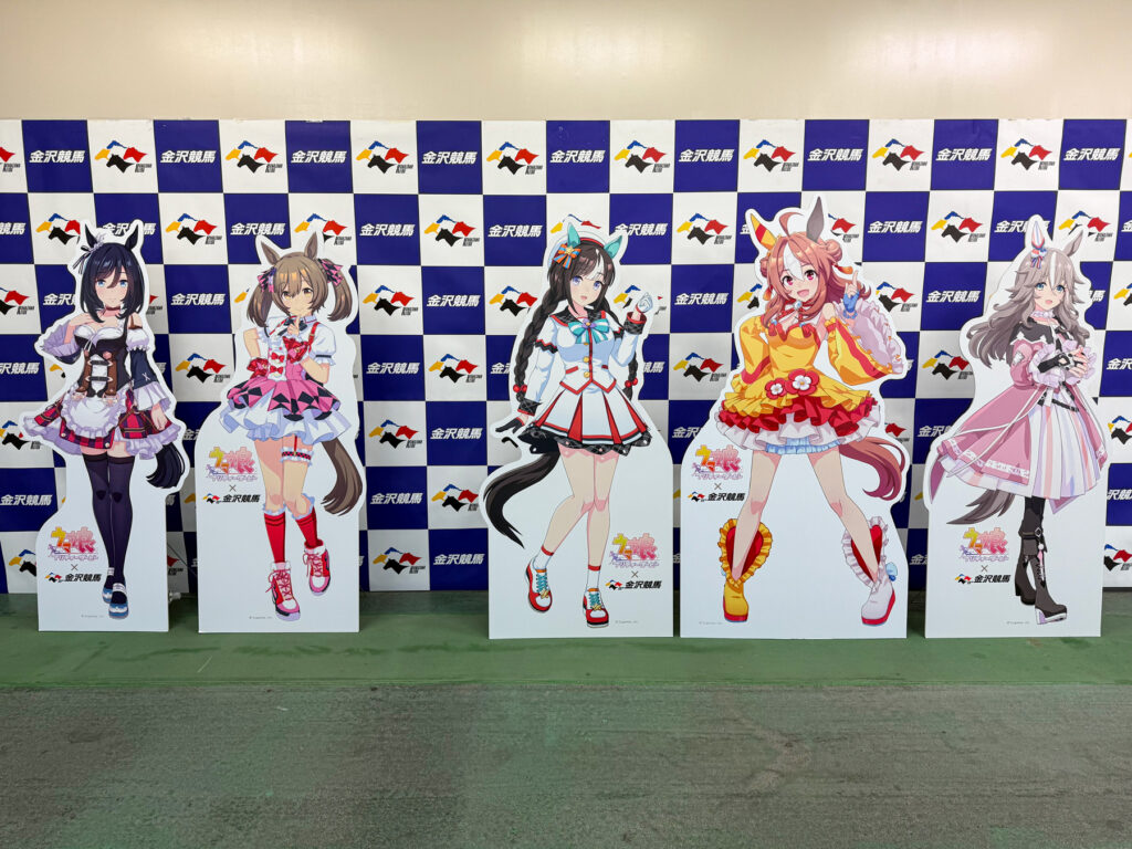 スタンド建物内にもウマ娘等身大パネルがありました。