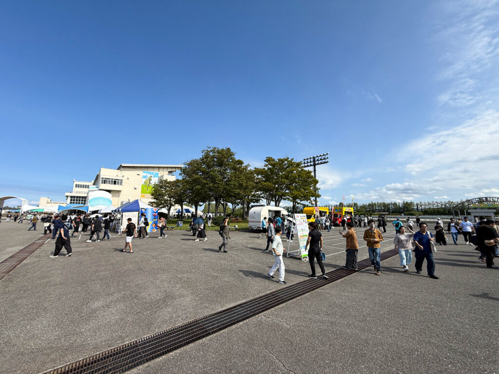金沢競馬場内に到着