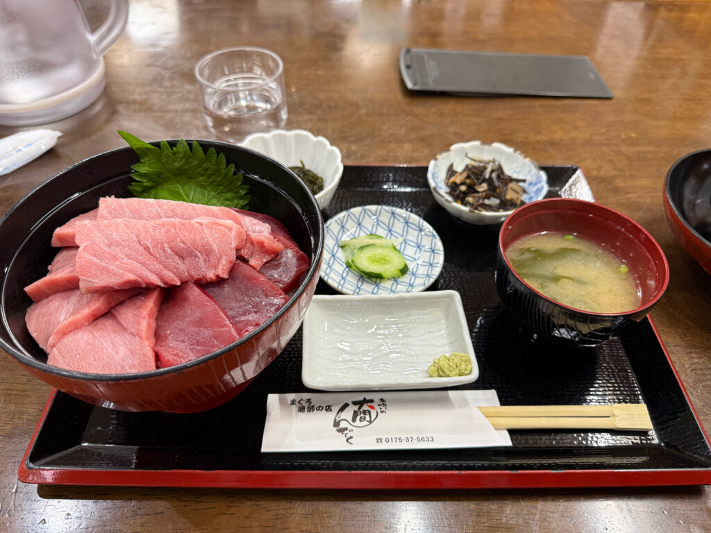 三色マグロ丼（大トロ・中トロ・赤身）