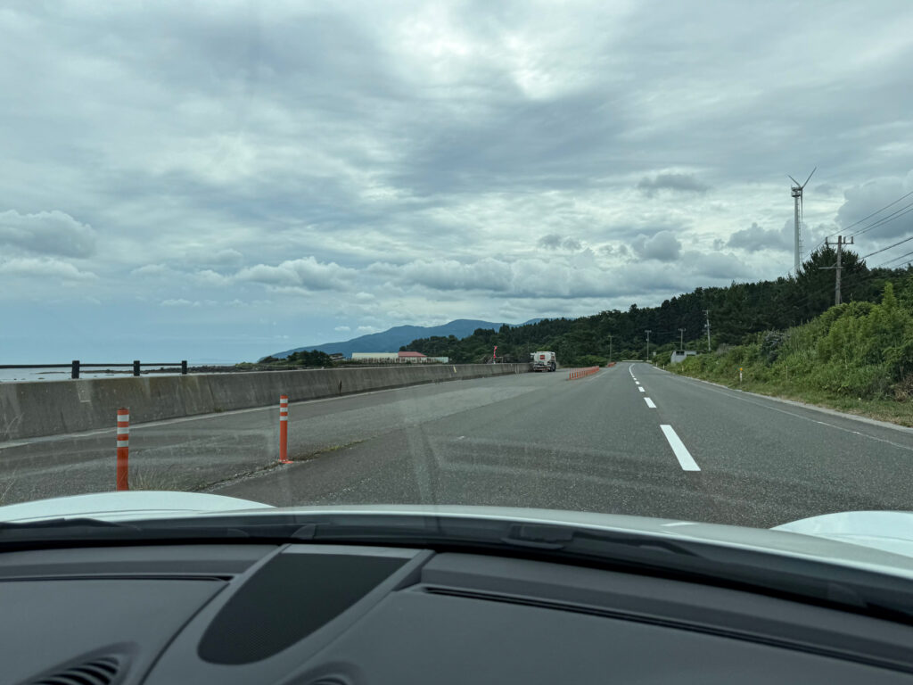ここまで走ってきた来た道を引き返します