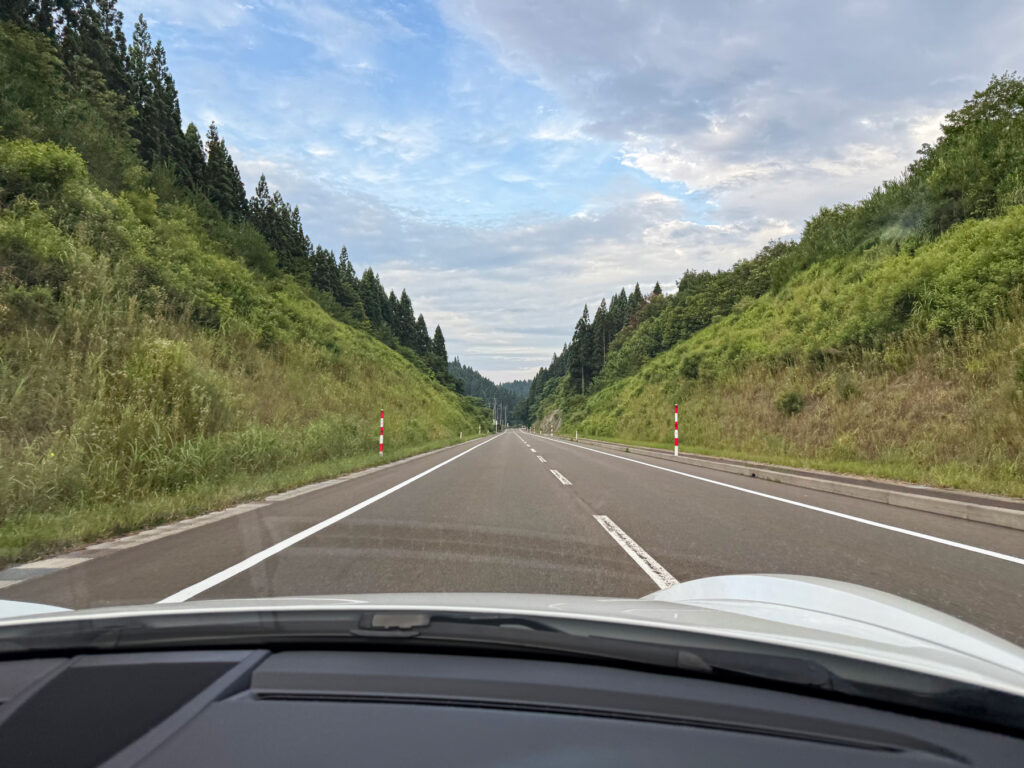 さすがに早朝すぎて他の車もいないため非常に快適