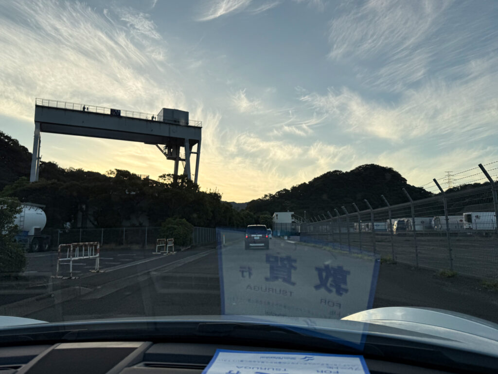 敦賀港到着、下船！