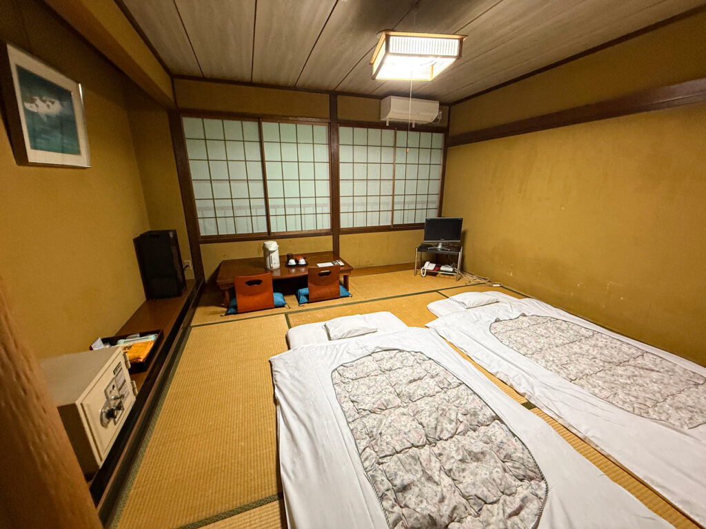 客室(大人二名)