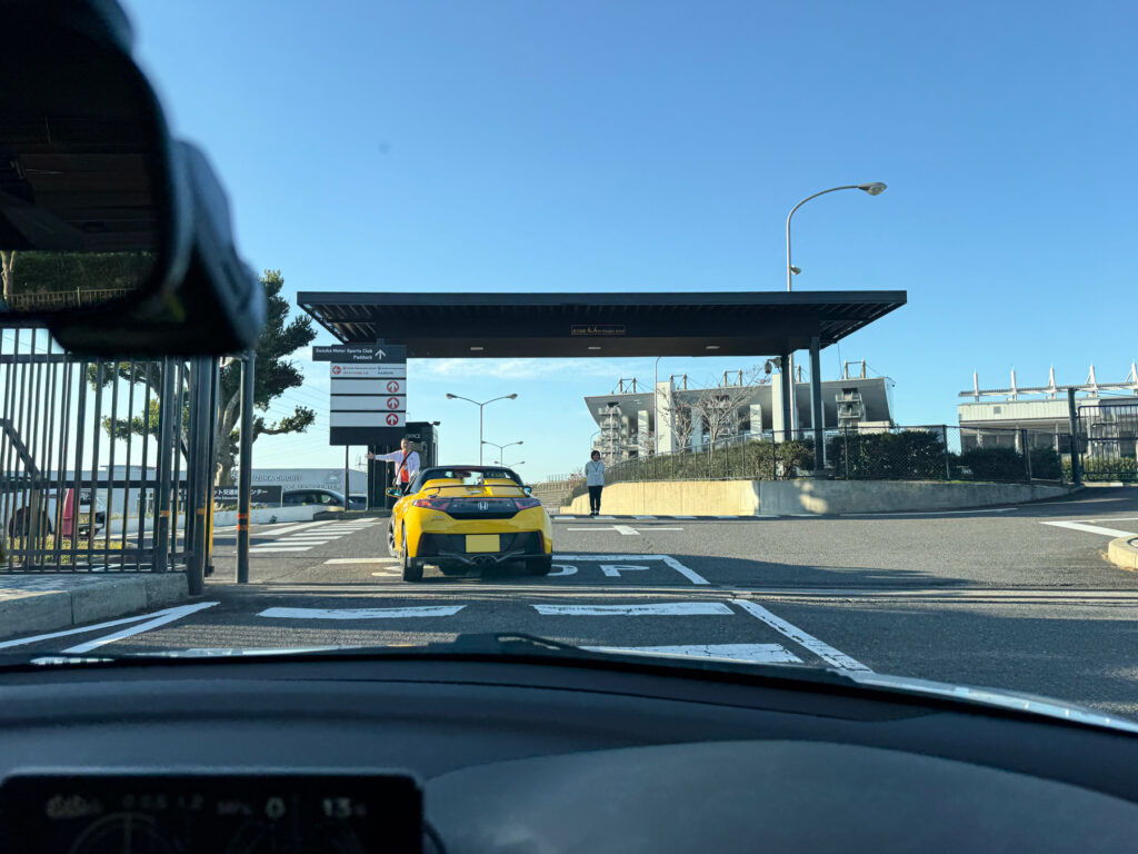 鈴鹿サーキットのモータースポーツゲートから入場