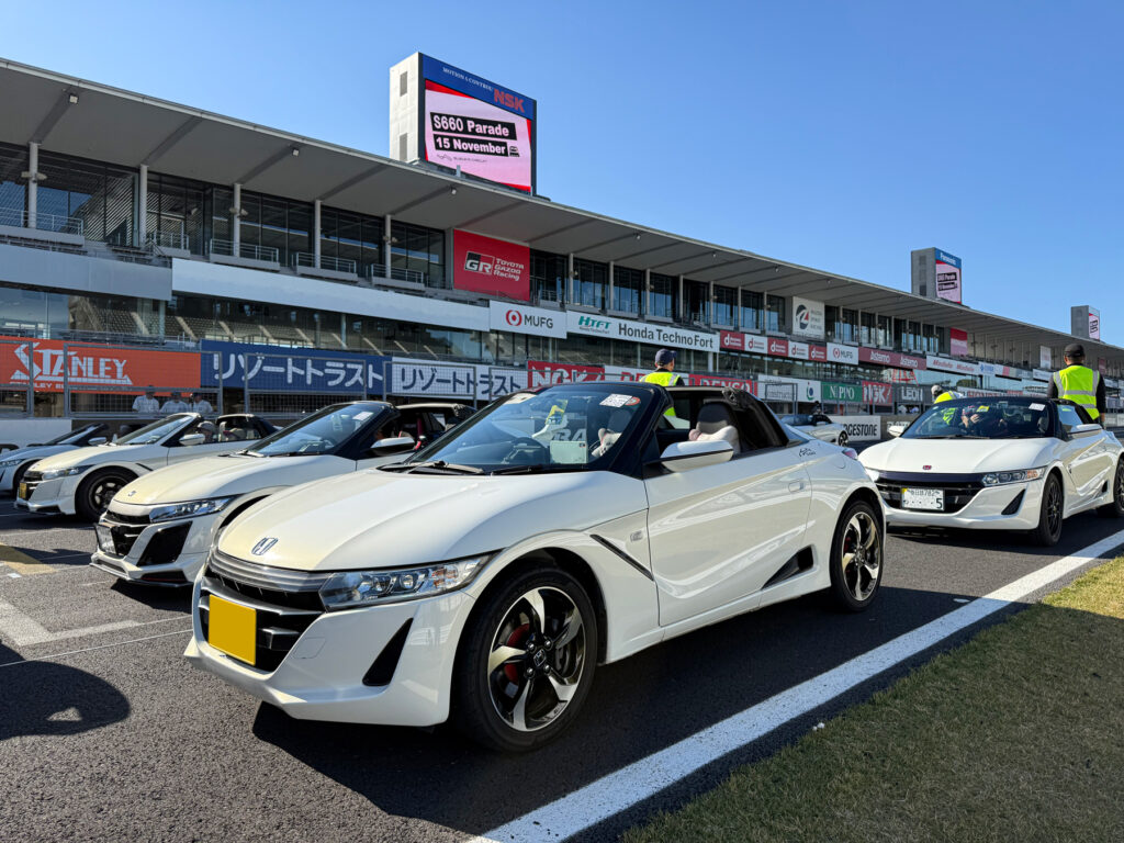 ストレートに整列してパレード開始まで待機