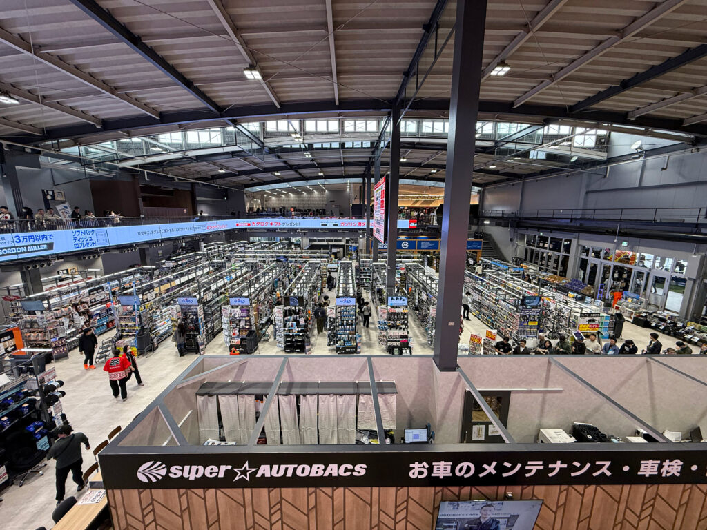 スーパーオートバックス NAGOYABAY（ナゴヤベイ） 店内の様子