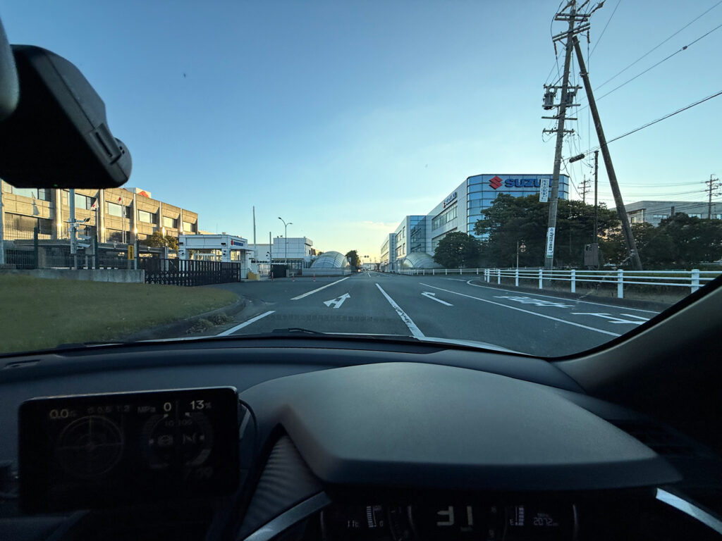 浜松市内のSUZUKI本社前道路を通過
