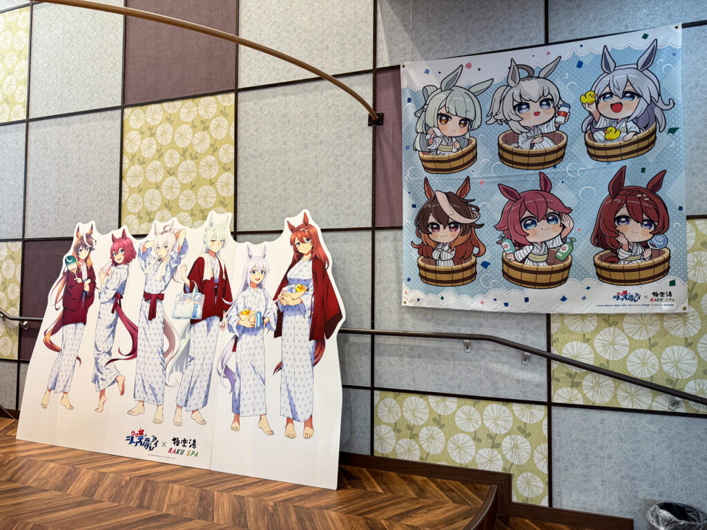 キャラクターパネルとミニキャラのタペストリー