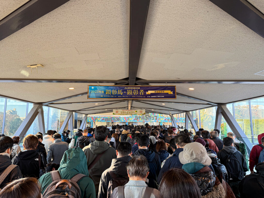入場時から大混雑の東京競馬場