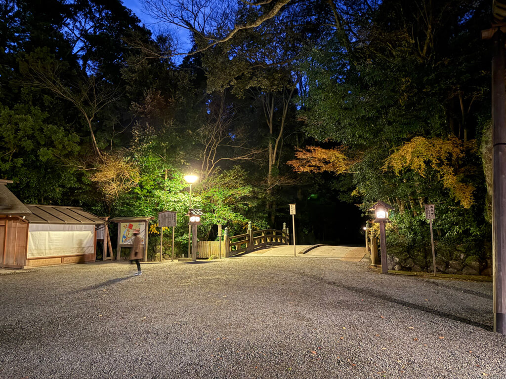 夜明け前の伊勢神宮外宮