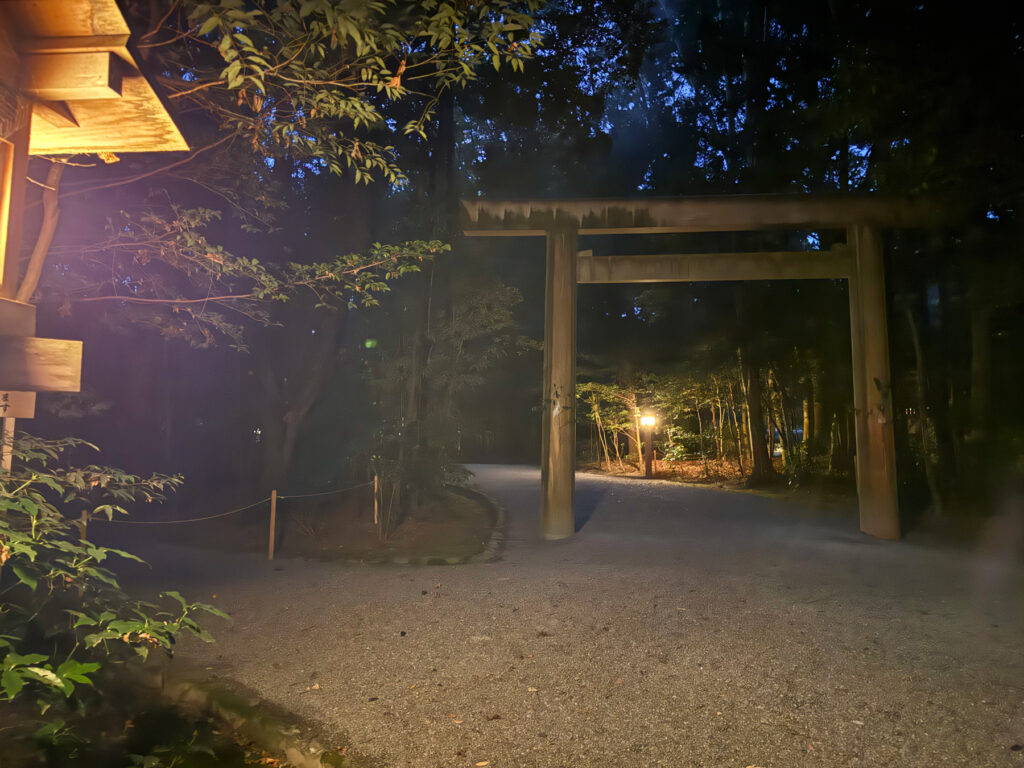 夜明け前の伊勢神宮外宮