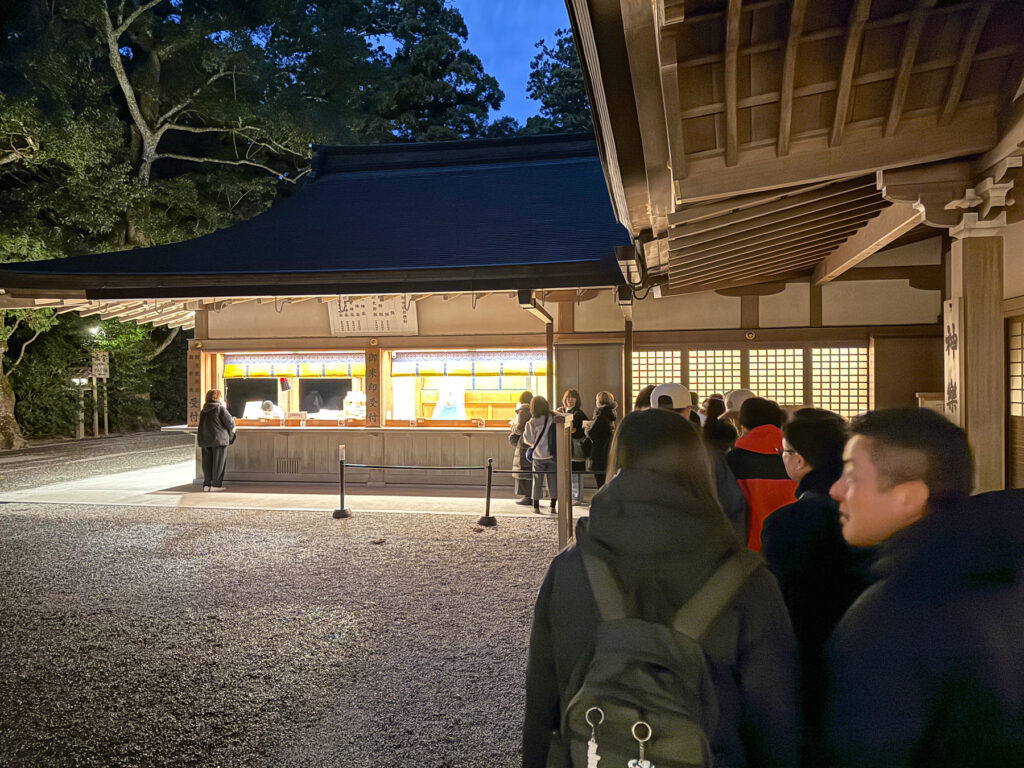 御朱印待ちの列