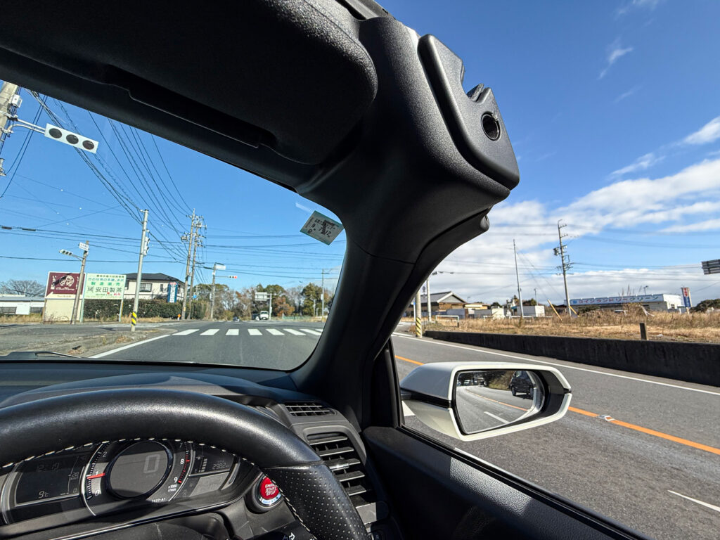 天気の良い青空の下、S660のオープンドライブを楽しみます