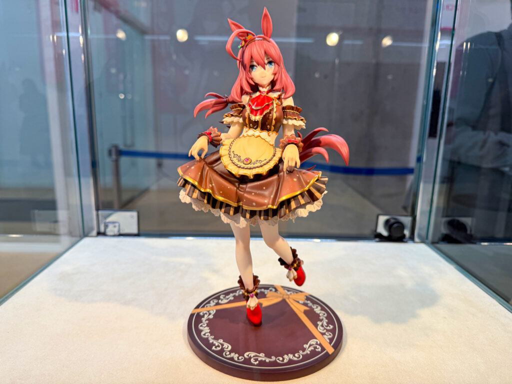 バレンタインの衣装 [CODE：グラサージュ] バージョンのフィギュア