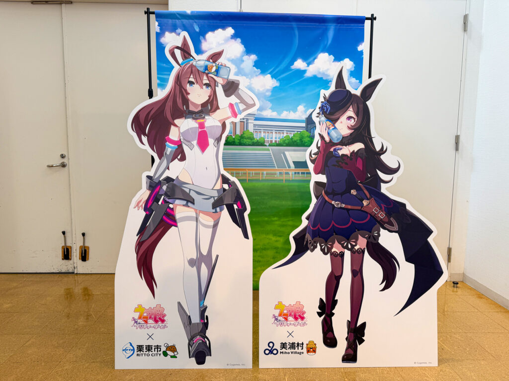 今回のコラボイベント描き下しイラストの等身大パネル