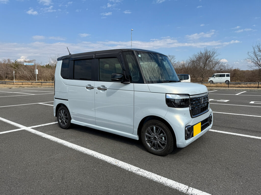 先代と比べてクリーンで洗練されたデザインになったエクステリア