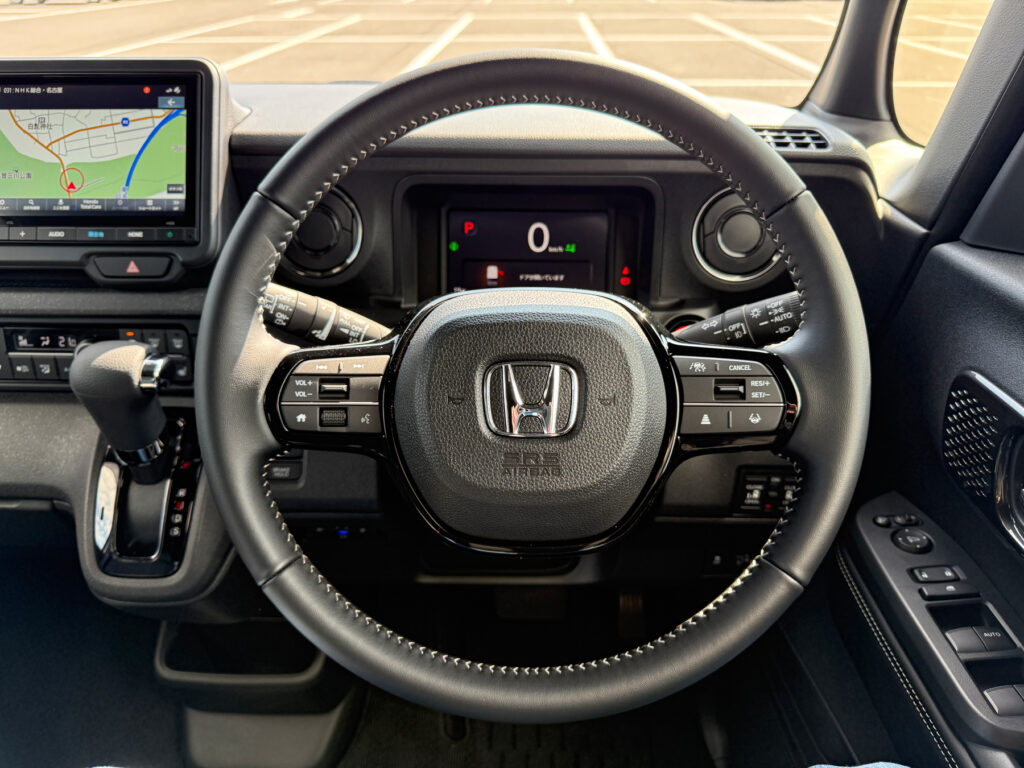 上質な本革巻ステアリング