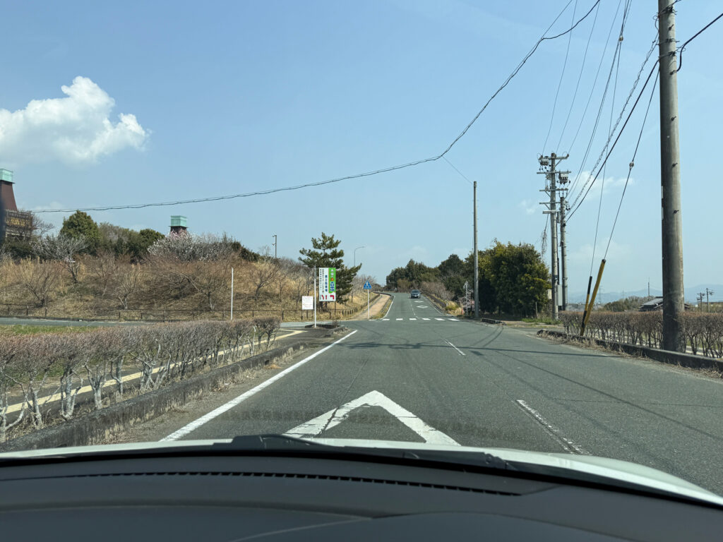 豊川市の市街地からは少し外れたところにある温泉に到着