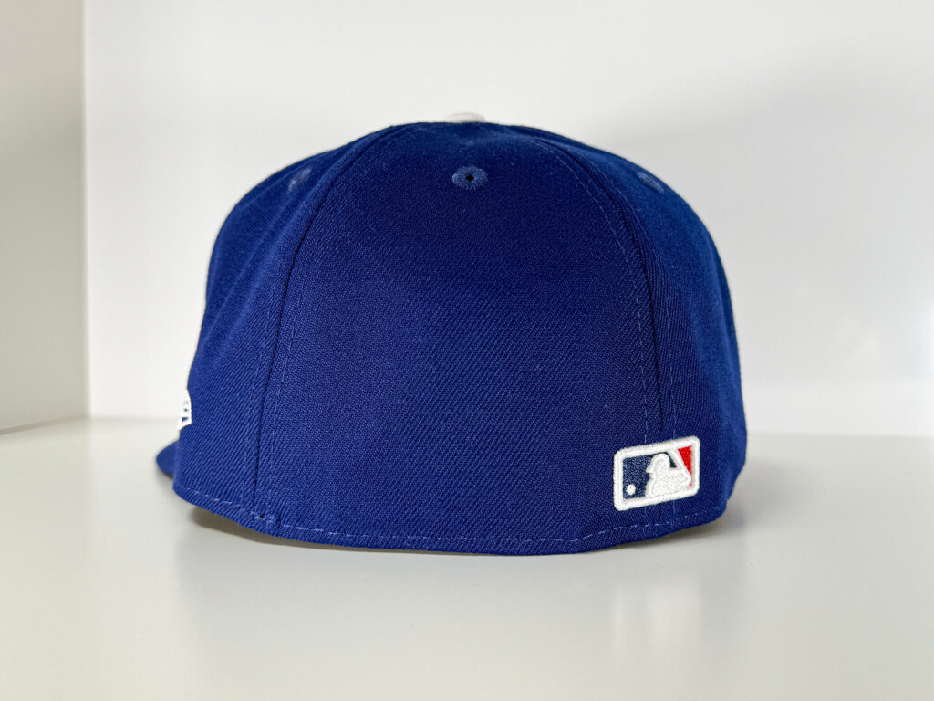 アジャスターがないので帽子のバックスタイルもスマート