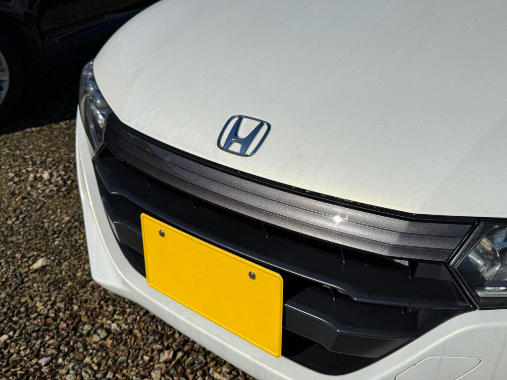 交換して元通りに復活したフロントグリル