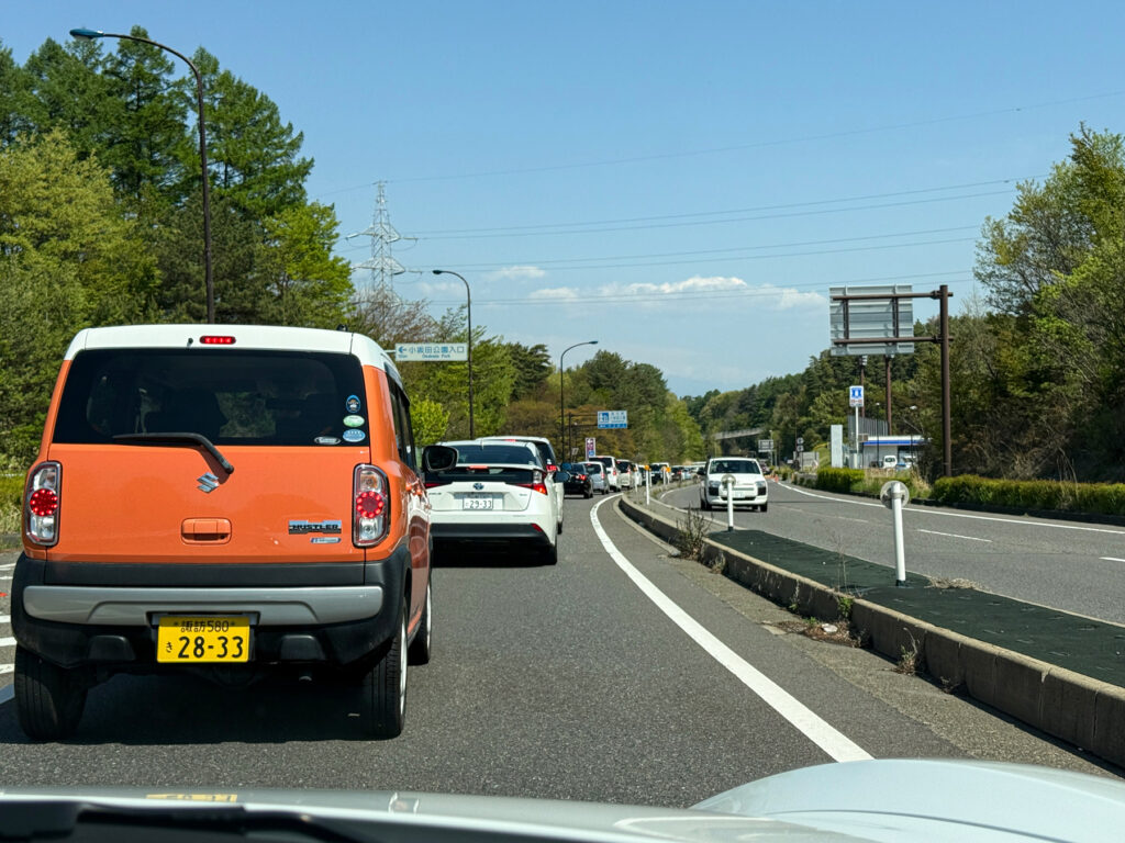下界に戻ると早速渋滞に遭遇