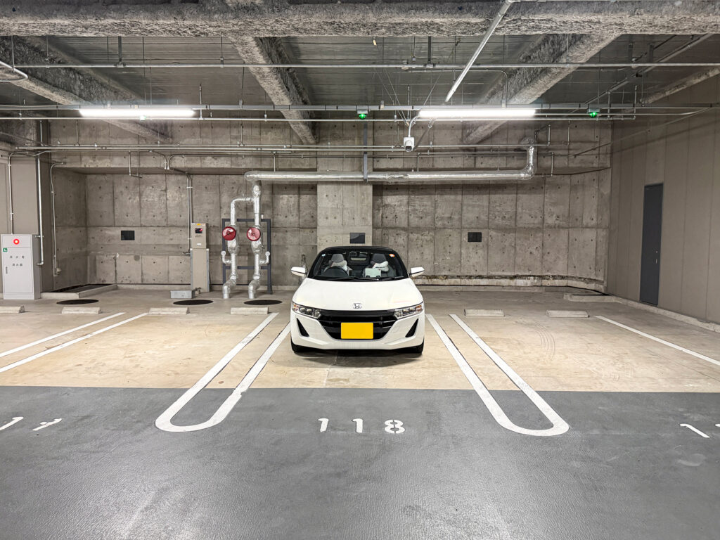 軽自動車であるS660に対してかなり広い駐車スペース