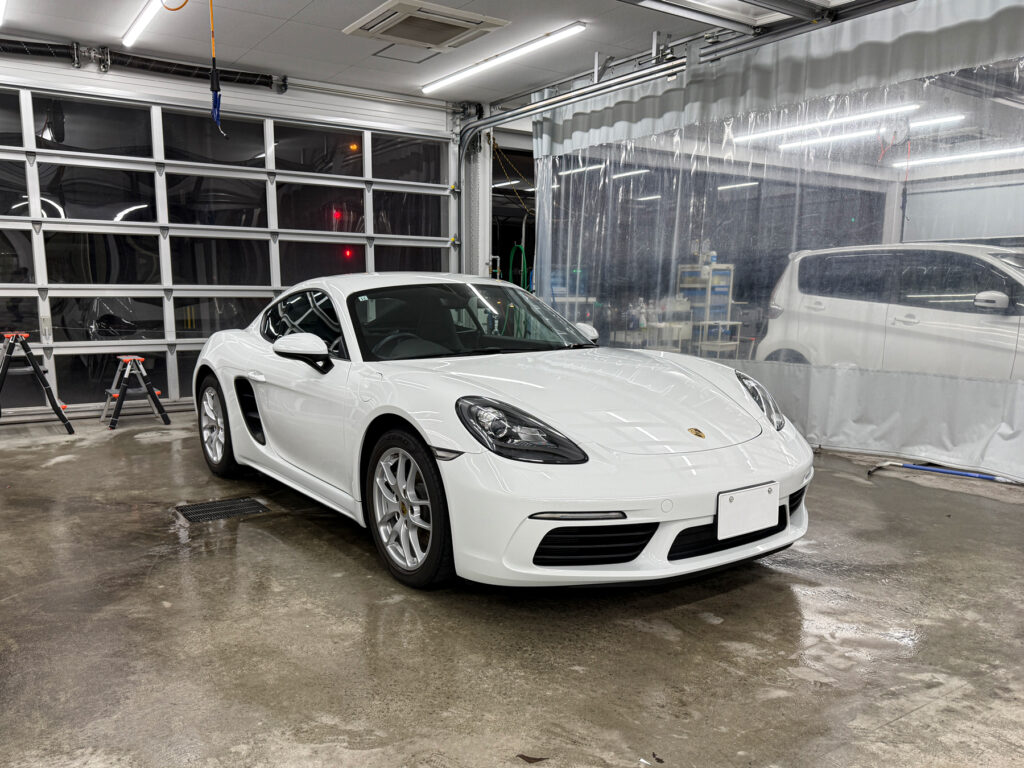 出発前日に愛車の718ケイマンをしっかり洗車