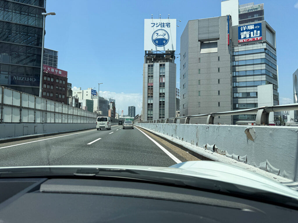 阪神高速道路を使って一気に大阪市街地をワープ