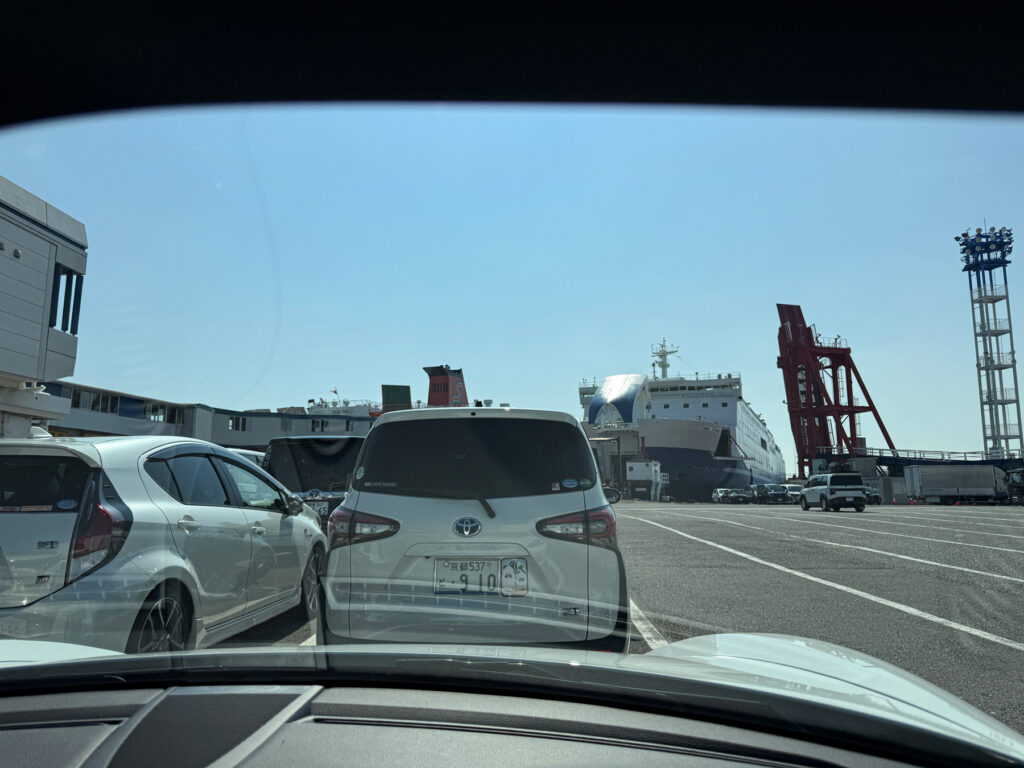 乗船待機レーンに並びます