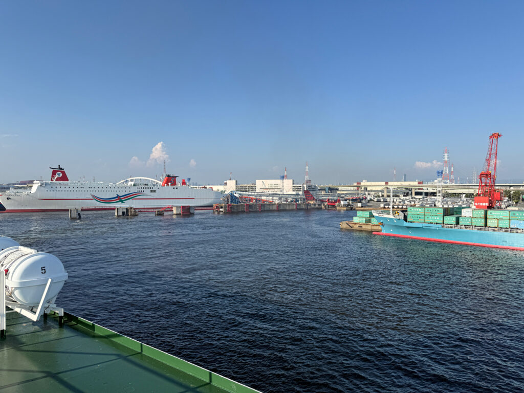 大阪南港から出港