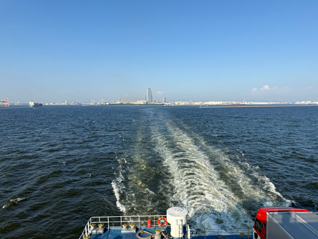 大阪南港から出港